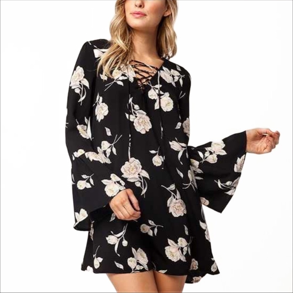 Blu Pepper Floral Bell Sleeve Flowy Floral Lightweight Above Knee Shift Dress